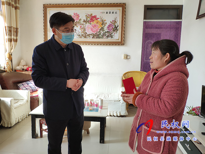 縣委副書記、縣長張團結(jié)春節(jié)前夕慰問軍轉(zhuǎn)干部和困難群眾