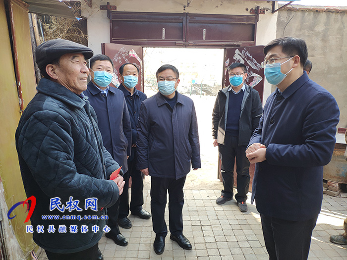 縣委副書記、縣長張團結(jié)春節(jié)前夕慰問軍轉(zhuǎn)干部和困難群眾
