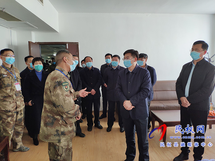縣委副書記、縣長張團(tuán)結(jié)檢查征兵體檢工作