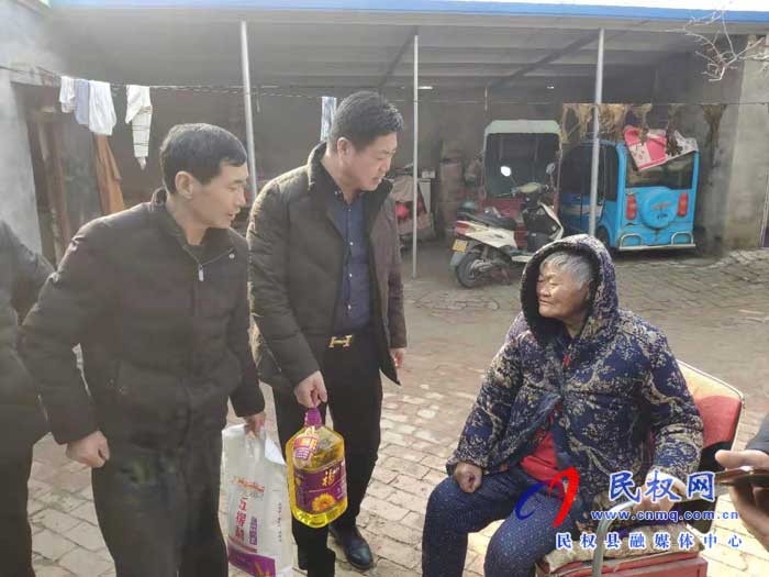 民權(quán)縣農(nóng)村公路管理所走訪慰問貧困職工 民權(quán)縣農(nóng)村公路管理所走訪慰問貧困職工