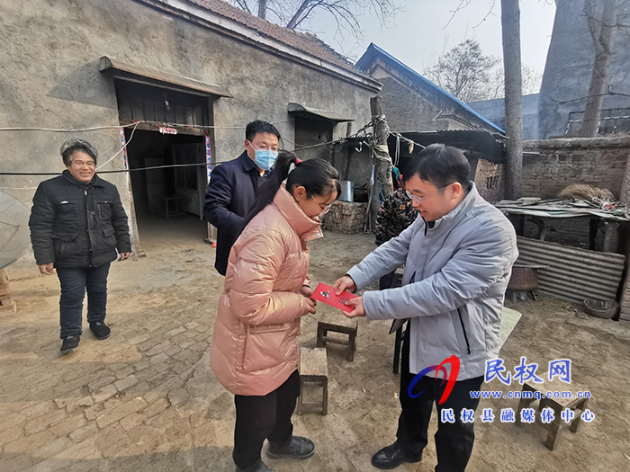 真情送關(guān)愛 幫困傳溫暖 真情送關(guān)愛 幫困傳溫暖