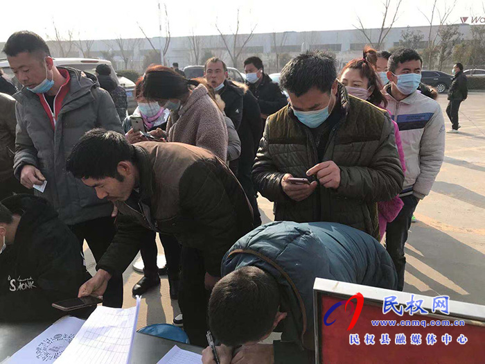 程莊鎮(zhèn):積極組織返鄉(xiāng)農(nóng)民工就近務(wù)工 緩解企業(yè)用工難 程莊鎮(zhèn):積極組織返鄉(xiāng)農(nóng)民工就近務(wù)工 緩解企業(yè)用工難