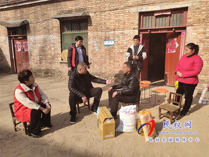 縣文化廣電旅游局開展慰問(wèn)幫扶“道德模范、身邊好人”活動(dòng)