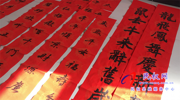 縣文聯(lián):文化走進(jìn)千萬家 潑墨揮毫迎新春 縣文聯(lián):文化走進(jìn)千萬家 潑墨揮毫迎新春