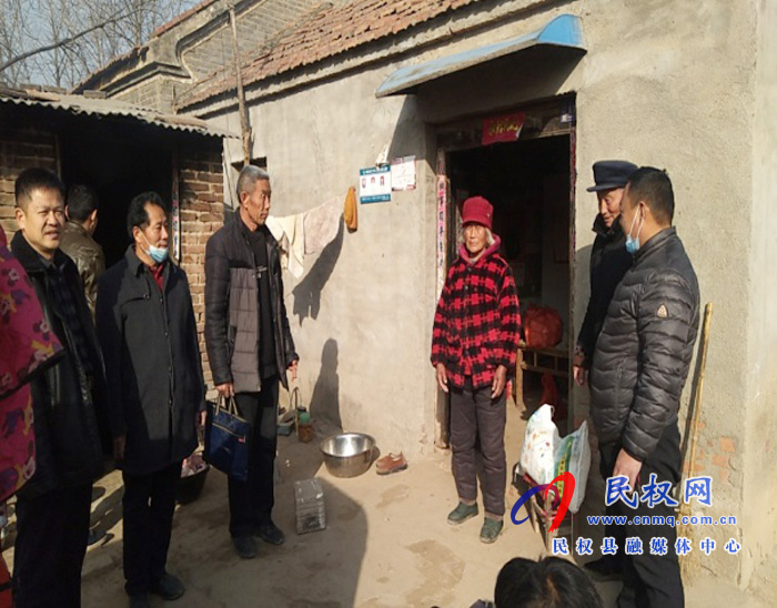 民權(quán)縣醫(yī)療保障局駐村工作隊(duì)慰問李坤侯困難戶 民權(quán)縣醫(yī)療保障局駐村工作隊(duì)慰問李坤侯困難戶