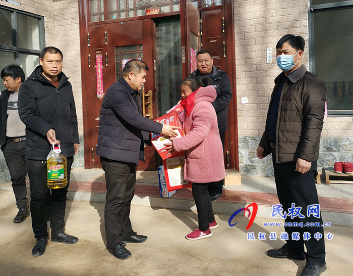 春節(jié)慰問(wèn)話脫貧 入戶走訪感黨恩 春節(jié)慰問(wèn)話脫貧 入戶走訪感黨恩