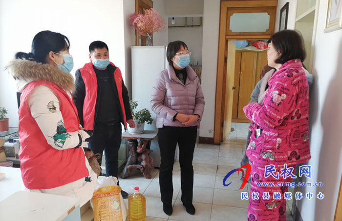 第三小學(xué)開展新年慰問困難師生活動 第三小學(xué)開展新年慰問困難師生活動