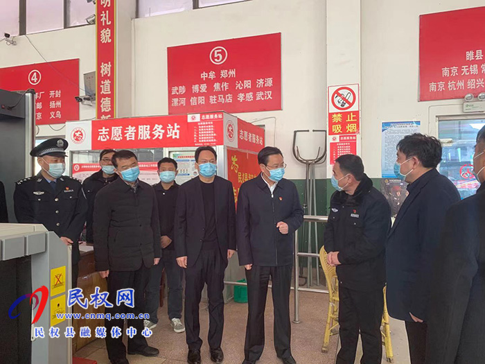 市人大常委會副主任、縣委書記姬脈常查看節(jié)前安全生產和市場供應情況