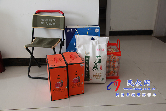 民權(quán)縣新源熱力公司總經(jīng)理慕宇翔慰問孤寡老人 民權(quán)縣新源熱力公司總經(jīng)理慕宇翔慰問孤寡老人