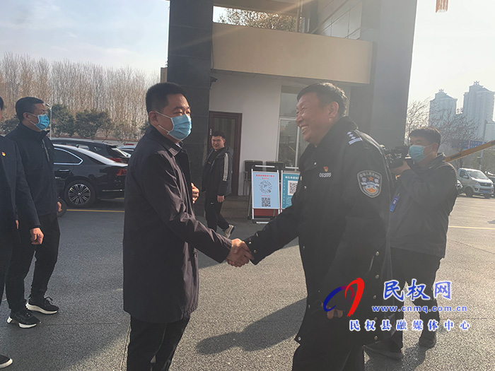 市縣領(lǐng)導(dǎo)看望慰問(wèn)春節(jié)期間堅(jiān)守崗位一線干部職工 市縣領(lǐng)導(dǎo)看望慰問(wèn)春節(jié)期間堅(jiān)守崗位一線干部職工