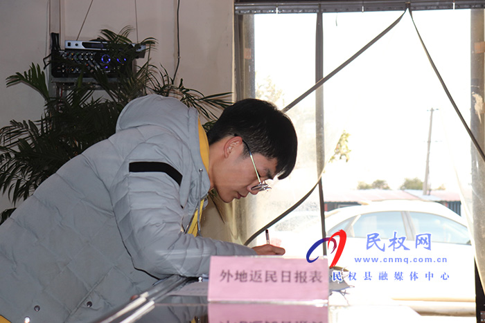 【春節(jié)我在崗】他們堅守在疫情防控一線 【春節(jié)我在崗】他們堅守在疫情防控一線