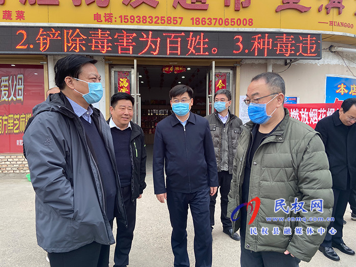 應(yīng)急管理部危化監(jiān)管二司副司長(zhǎng)劉瑾一行對(duì)我縣煙花爆竹庫(kù)存清零等情況進(jìn)行專項(xiàng)檢查