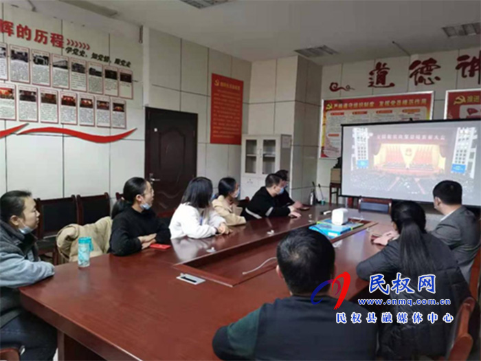 我縣各鄉(xiāng)鎮(zhèn)（街道辦）、縣直各單位組織收聽收看全國脫貧攻堅(jiān)總結(jié)表彰大會(huì)