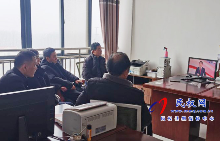 我縣各鄉(xiāng)鎮(zhèn)（街道辦）、縣直各單位組織收聽收看全國脫貧攻堅(jiān)總結(jié)表彰大會(huì)