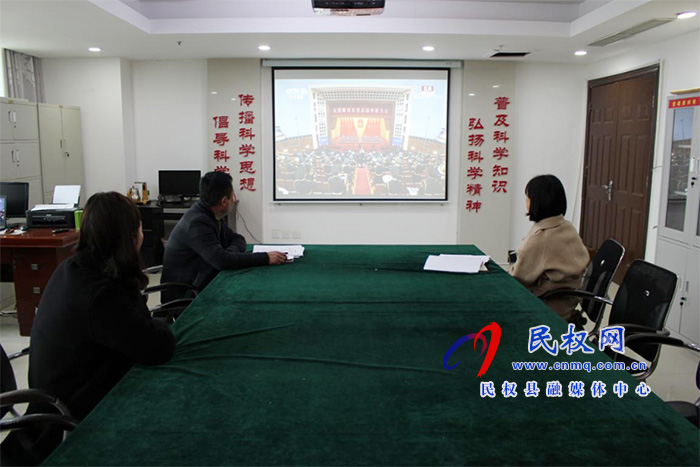 我縣各鄉(xiāng)鎮(zhèn)（街道辦）、縣直各單位組織收聽收看全國脫貧攻堅(jiān)總結(jié)表彰大會(huì)