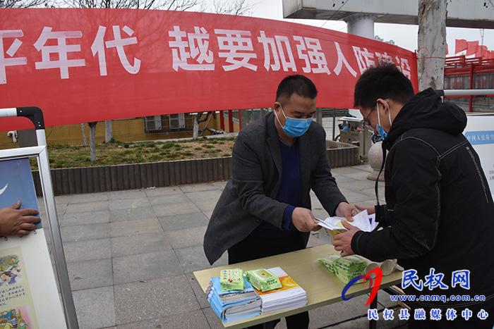 民權(quán)縣人防工程維護中心開展3.1國際民防日宣傳活動 民權(quán)縣人防工程維護中心開展3.1國際民防日宣傳活動