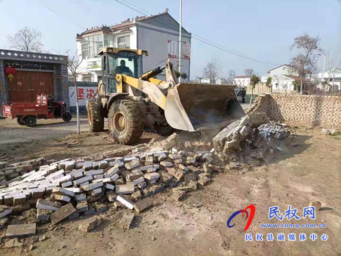 伯黨鄉(xiāng)依法拆除一處違法占地 伯黨鄉(xiāng)依法拆除一處違法占地