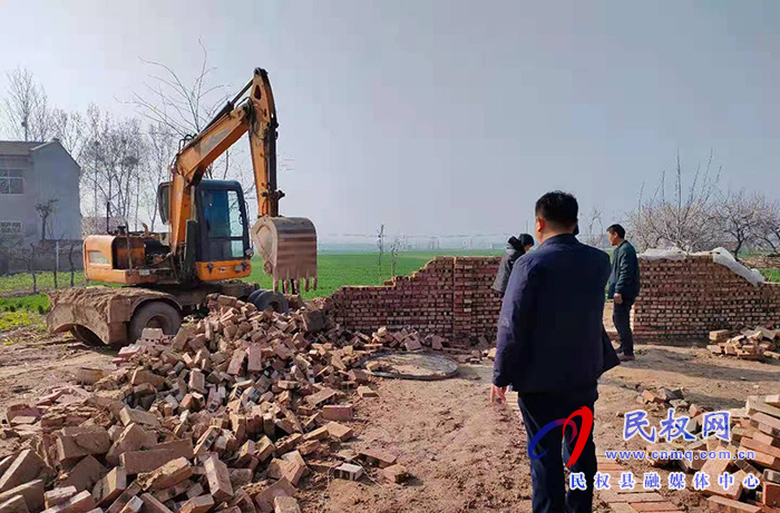 王莊寨鎮(zhèn):攻堅(jiān)克難拆違建 重拳出擊 不留情 王莊寨鎮(zhèn):攻堅(jiān)克難拆違建 重拳出擊 不留情