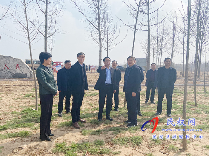 省人大環(huán)資委主任委員、常委會環(huán)資工委主任朱長青帶領調研組到我縣調研