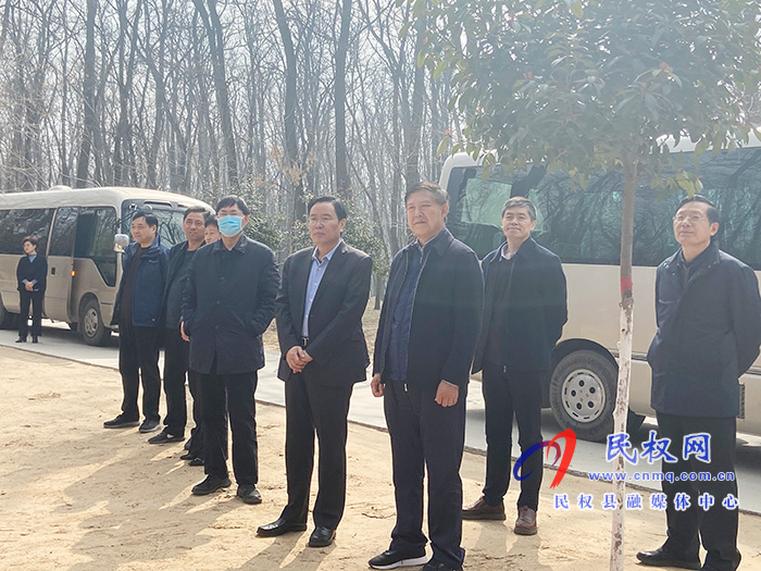 省人大環(huán)資委主任委員、常委會環(huán)資工委主任朱長青帶領調研組到我縣調研