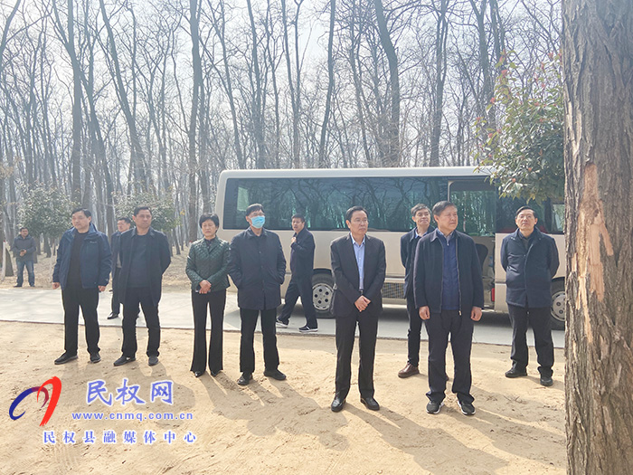 省人大環(huán)資委主任委員、常委會環(huán)資工委主任朱長青帶領調研組到我縣調研