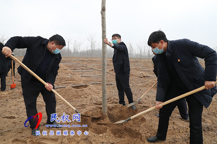 市縣領(lǐng)導(dǎo)參加春季義務(wù)植樹勞動 市縣領(lǐng)導(dǎo)參加春季義務(wù)植樹勞動