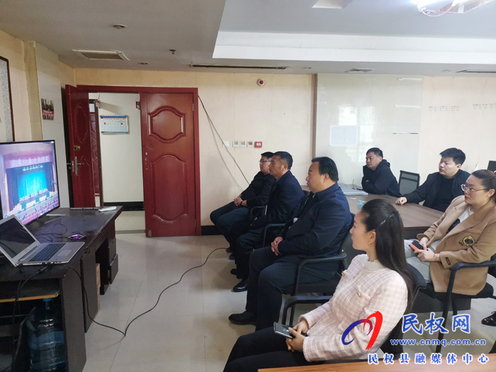 我縣各單位、鄉(xiāng)鎮(zhèn)（街道辦）組織收聽收看全縣三級干部大會直播實況