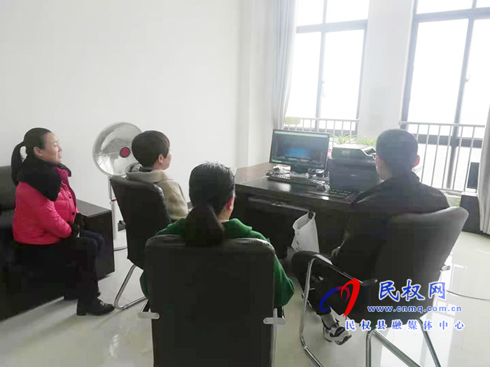 我縣各單位、鄉(xiāng)鎮(zhèn)（街道辦）組織收聽收看全縣三級干部大會直播實況