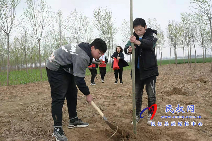植樹護(hù)綠正當(dāng)時(shí) ——“美麗民權(quán)·青春護(hù)綠我先行”青少年植樹活動(dòng) 植樹護(hù)綠正當(dāng)時(shí) ——“美麗民權(quán)·青春護(hù)綠我先行”青少年植樹活動(dòng)