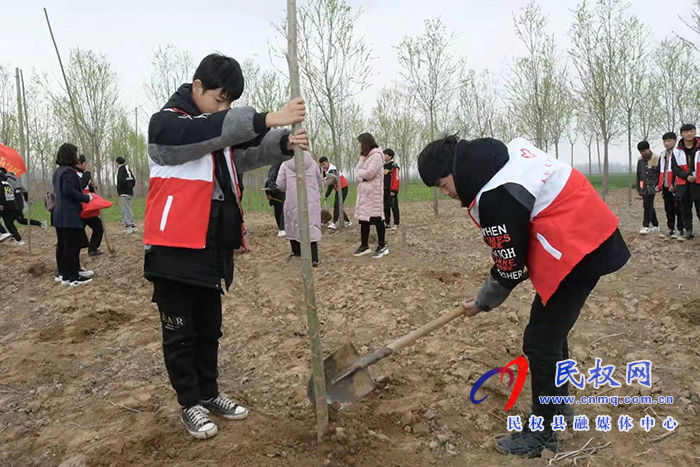 植樹護(hù)綠正當(dāng)時(shí) ——“美麗民權(quán)·青春護(hù)綠我先行”青少年植樹活動(dòng) 植樹護(hù)綠正當(dāng)時(shí) ——“美麗民權(quán)·青春護(hù)綠我先行”青少年植樹活動(dòng)