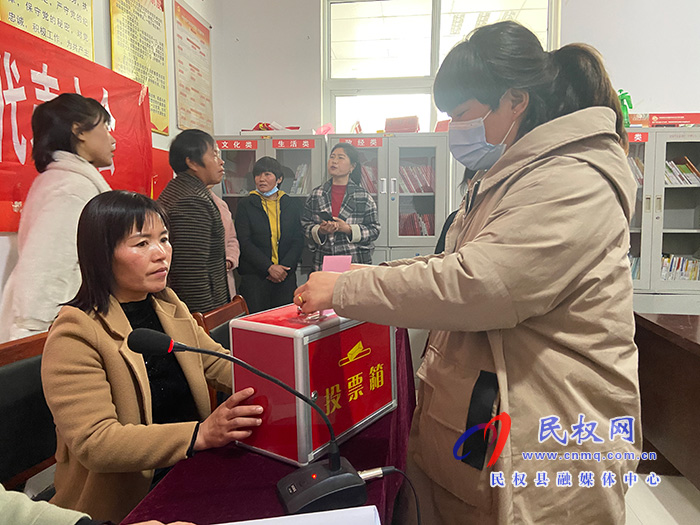 全縣村(社區(qū))婦聯(lián)組織換屆工作觀摩會舉行 全縣村(社區(qū))婦聯(lián)組織換屆工作觀摩會舉行