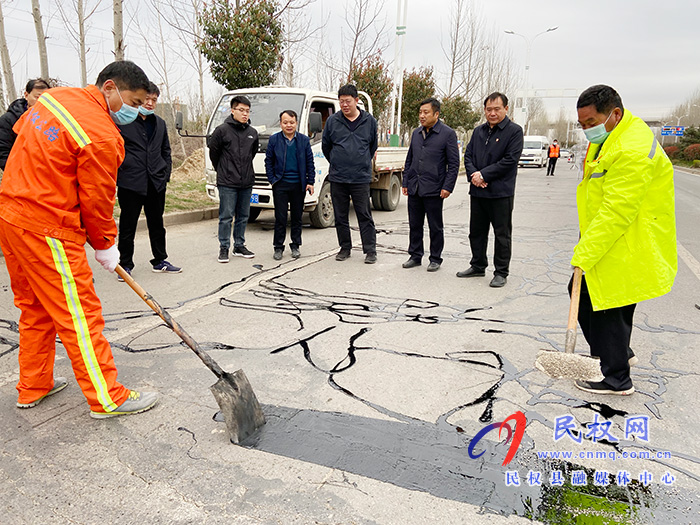 省公路局養(yǎng)護處教授級高工趙宏宇一行到我縣調(diào)研春季養(yǎng)護大會戰(zhàn)工作 省公路局養(yǎng)護處教授級高工趙宏宇一行到我縣調(diào)研春季養(yǎng)護大會戰(zhàn)工作