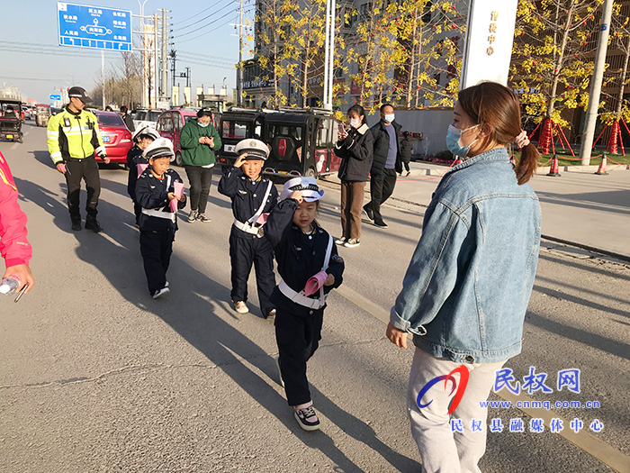 民東新區(qū)實(shí)驗(yàn)幼兒園開(kāi)展“交通安全從娃娃抓起”系列主題教育活動(dòng)