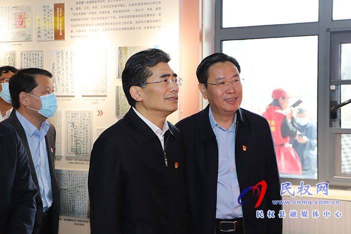 副省長(zhǎng)、市委書(shū)記王戰(zhàn)營(yíng)到我縣雙塔鎮(zhèn)秣坡村開(kāi)展“三五”基層工作日活動(dòng)