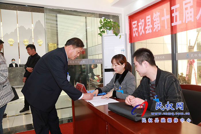 參加民權(quán)兩會的人大代表今日報到 滿懷豪情為民發(fā)聲 參加民權(quán)兩會的人大代表今日報到 滿懷豪情為民發(fā)聲