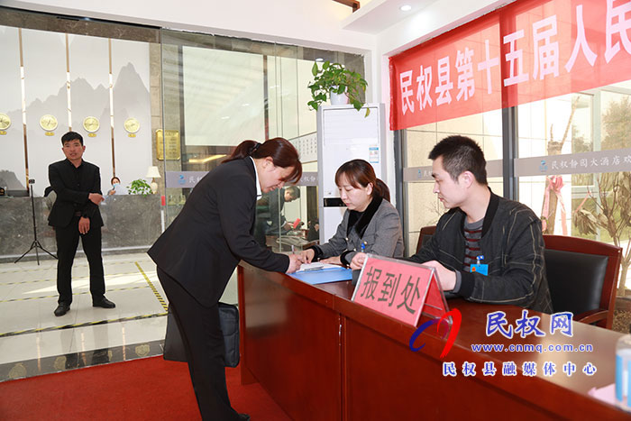 參加民權(quán)兩會的人大代表今日報到 滿懷豪情為民發(fā)聲 參加民權(quán)兩會的人大代表今日報到 滿懷豪情為民發(fā)聲