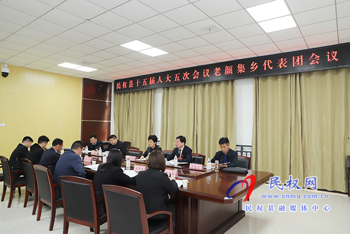 縣人大常委會(huì)主任周燕參加老顏集鄉(xiāng)代表團(tuán)審議 縣人大常委會(huì)主任周燕參加老顏集鄉(xiāng)代表團(tuán)審議