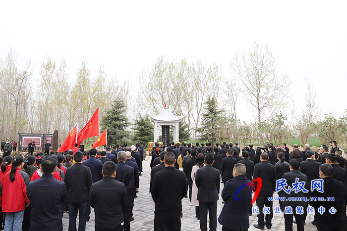 我縣開展黨史學(xué)習(xí)教育暨清明節(jié)祭掃烈士墓活動(dòng) 我縣開展黨史學(xué)習(xí)教育暨清明節(jié)祭掃烈士墓活動(dòng)