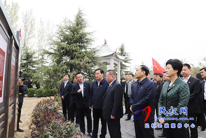 我縣開展黨史學(xué)習(xí)教育暨清明節(jié)祭掃烈士墓活動(dòng) 我縣開展黨史學(xué)習(xí)教育暨清明節(jié)祭掃烈士墓活動(dòng)