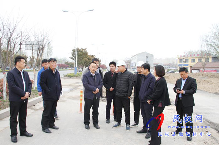縣政協(xié)主席周明河到冰熊大道西段環(huán)境綜合整治項(xiàng)目現(xiàn)場(chǎng)督導(dǎo)施工進(jìn)展情況 縣政協(xié)主席周明河到冰熊大道西段環(huán)境綜合整治項(xiàng)目現(xiàn)場(chǎng)督導(dǎo)施工進(jìn)展情況
