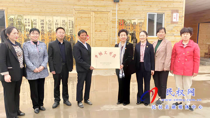 市婦聯(lián)黨組書記主席劉春霞到民調研“傳承紅色基因 爭當為民先鋒”工作 市婦聯(lián)黨組書記主席劉春霞到民調研“傳承紅色基因 爭當為民先鋒”工作