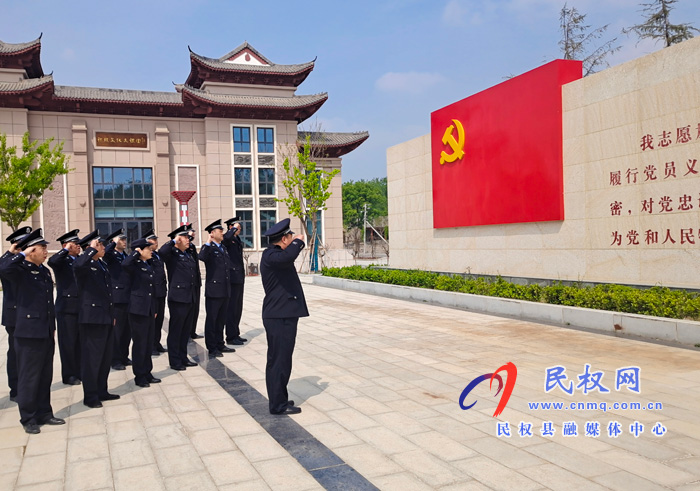 鄭州鐵路公安處民權(quán)北站派出所、民權(quán)站派出所赴雙塔鎮(zhèn)秣坡村紅色基地開展黨史學習教育