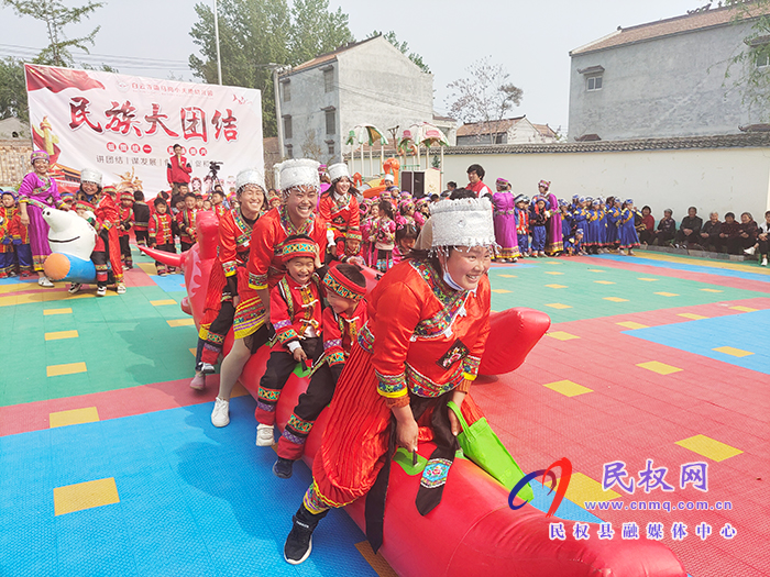 白云寺鎮(zhèn)馬崗小天使幼兒園舉行“民族大團(tuán)結(jié)”主題運(yùn)動(dòng)會(huì) 白云寺鎮(zhèn)馬崗小天使幼兒園舉行“民族大團(tuán)結(jié)”主題運(yùn)動(dòng)會(huì)