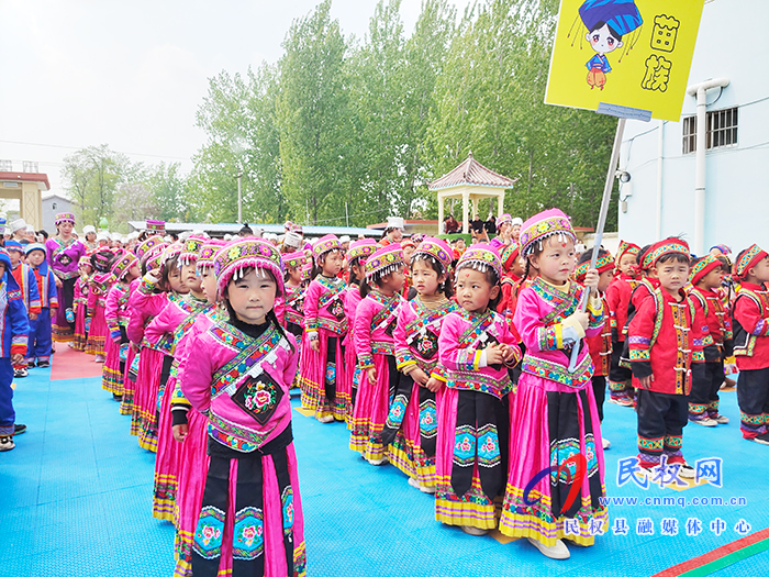 白云寺鎮(zhèn)馬崗小天使幼兒園舉行“民族大團(tuán)結(jié)”主題運(yùn)動(dòng)會(huì) 白云寺鎮(zhèn)馬崗小天使幼兒園舉行“民族大團(tuán)結(jié)”主題運(yùn)動(dòng)會(huì)