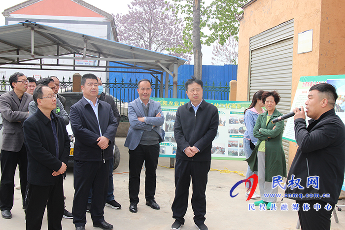 漯河市農(nóng)業(yè)農(nóng)村局蒞民參觀學(xué)習(xí)農(nóng)技推廣區(qū)域站運(yùn)營管理工作開展情況 漯河市農(nóng)業(yè)農(nóng)村局蒞民參觀學(xué)習(xí)農(nóng)技推廣區(qū)域站運(yùn)營管理工作開展情況