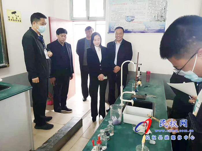 副縣長朱琳巡視中考實驗加試及體育加試工作 副縣長朱琳巡視中考實驗加試及體育加試工作