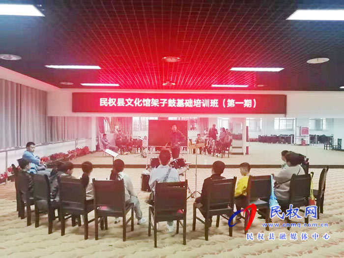 【我為群眾辦實(shí)事】縣文化廣電旅游局舉辦百姓公益課堂開展“學(xué)黨史 我為群眾辦實(shí)事”活動 【我為群眾辦實(shí)事】縣文化廣電旅游局舉辦百姓公益課堂開展“學(xué)黨史 我為群眾辦實(shí)事”活動