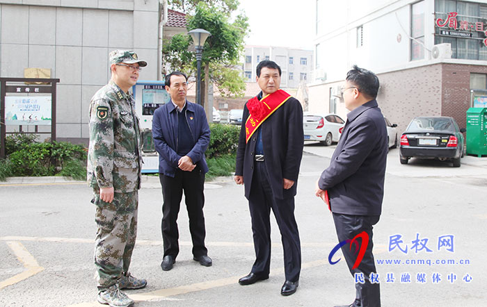 縣領導慰問榮獲二等功現(xiàn)役軍人王嘯天家屬 縣領導慰問榮獲二等功現(xiàn)役軍人王嘯天家屬