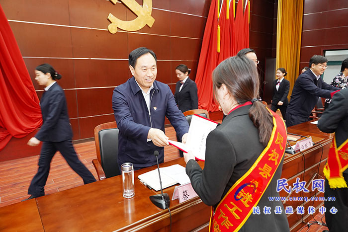 民權(quán)縣慶祝“五一”國際勞動(dòng)節(jié)暨表彰勞動(dòng)模范和先進(jìn)工作者大會(huì)召開