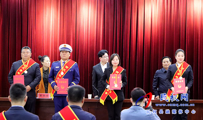 民權(quán)縣幼兒園黨支部書記、園長徐海燕同志榮獲“商丘市五四青年獎?wù)隆狈Q號